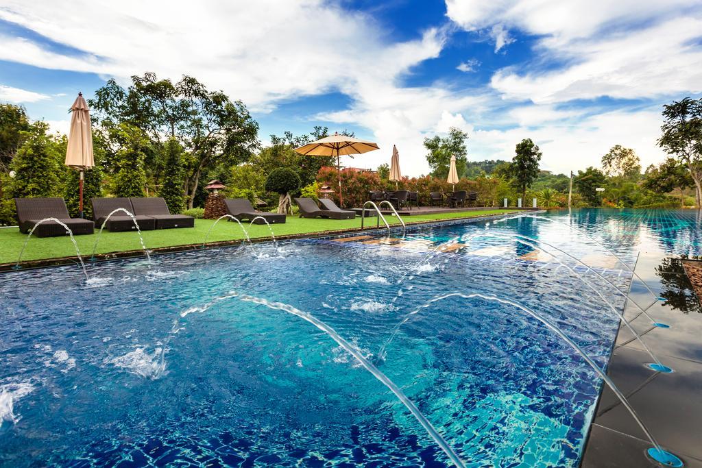 Phukumhom Khao Yai Hotel Wangkata Exterior photo