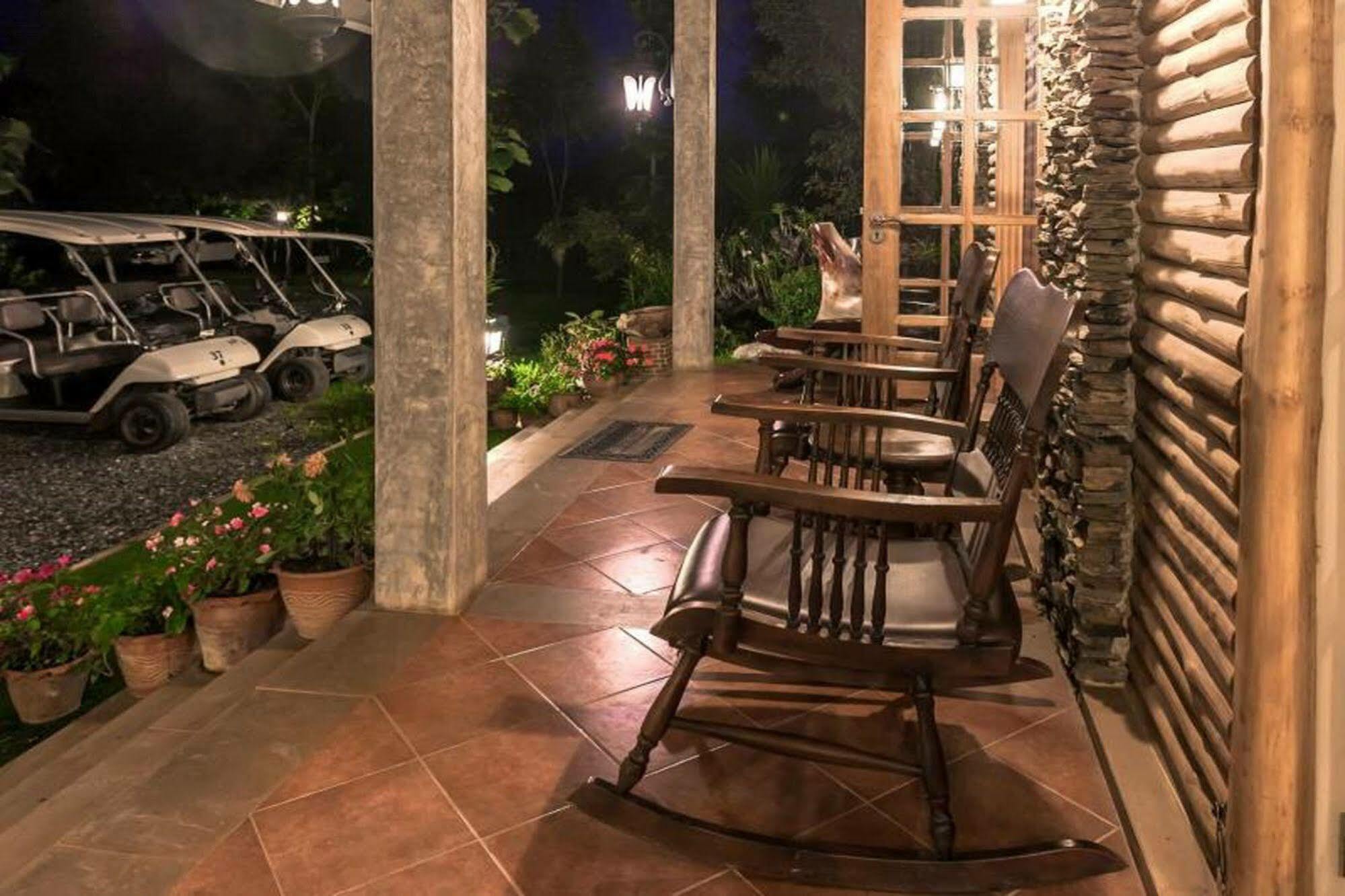 Phukumhom Khao Yai Hotel Wangkata Exterior photo